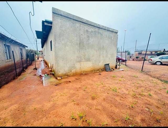 3 BEDROOM HOUSE FOR SALE IN SIMUNYE